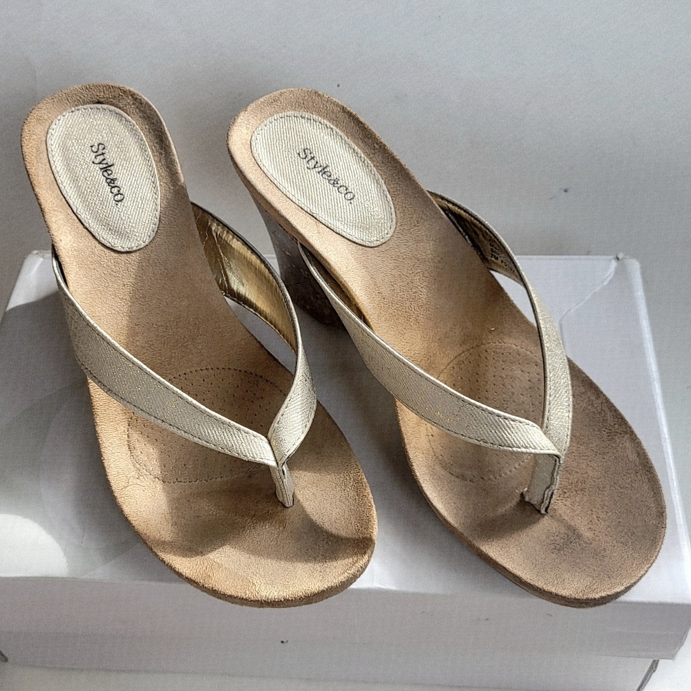 Style & Co Chicklet Natural Sparkle Thong Wedge Sandals - Picture 2 of 9